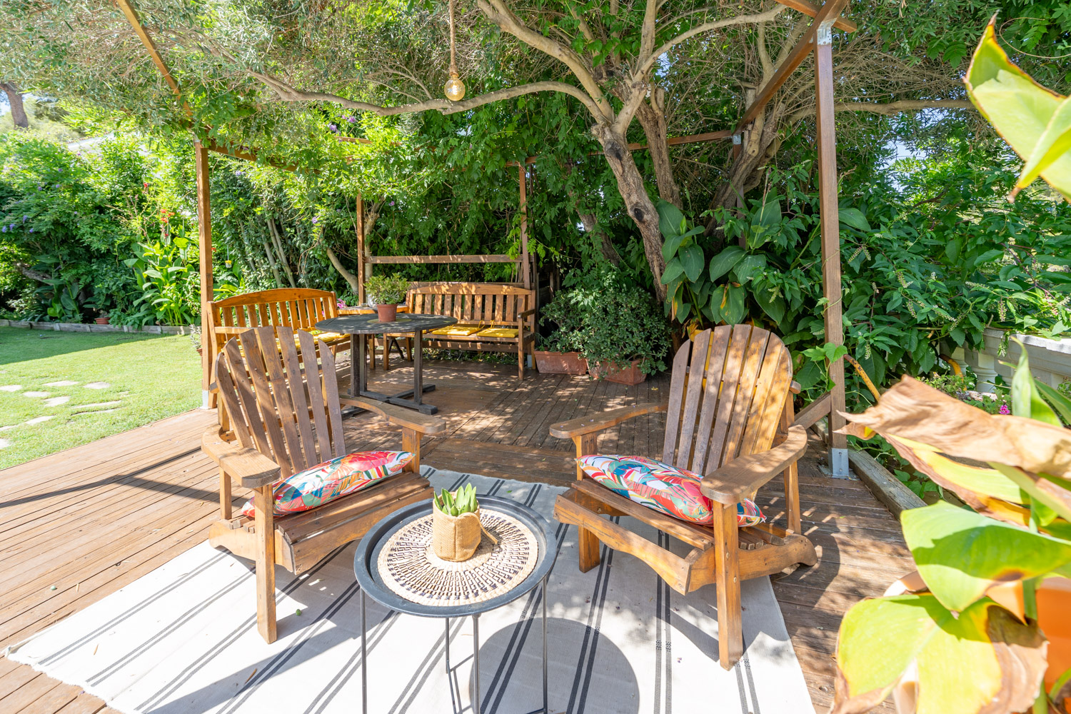 Zona de Relax con Mesa de Jardín para disfrutar (Area Común)